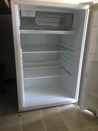 Igloo Mini Fridge 3