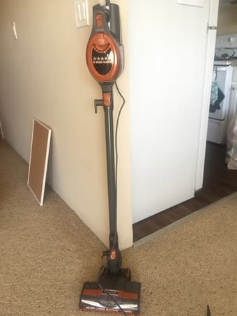 Moving out sale : vacuum 1