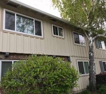 Female Roommate Wanted-Room at Menlo Park 1