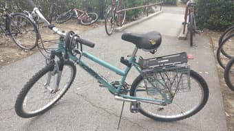 Motiv Rockridge women's bike + lock + helmet + tire pump 1