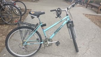 Motiv Rockridge women's bike + lock + helmet + tire pump 2