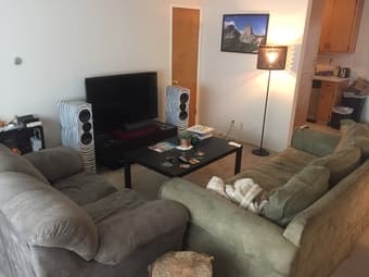 Master Suite Available Jul/Aug in 2bd/2br Townhouse in Downtown PA 3