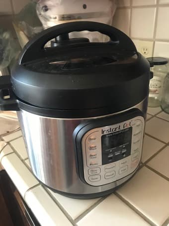 Move sale-Instant pot, Mites Vacuum 1