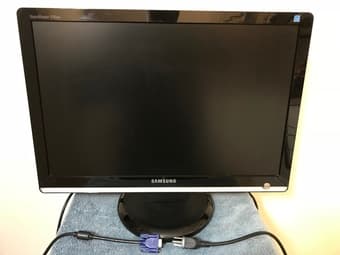 Ergonomic keyboard, wireless keyboard+mouse, 21.6” Monitor, airfilter 3