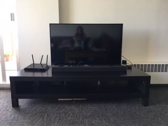 Hisense 40" Roku TV 1