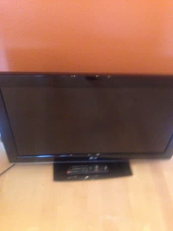 32"" LG TV/Monitor with Remote 1