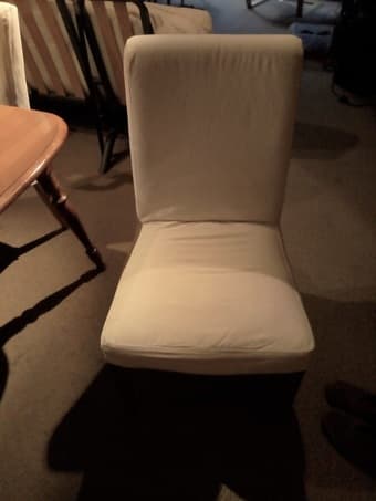 WOODEN TABLE + 6 CHAIRS 2