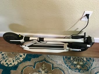 Electric Scooter E-TWOW 18mph, White 2