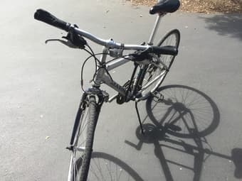 Marin hybrid bike with big kryptonite lock 2