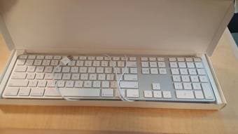 Magic Keyboard with Numeric Keypad - US English (like new) 1