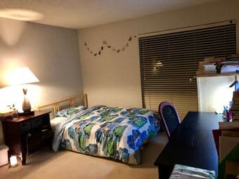 Room close to San Antonio shopping center 1
