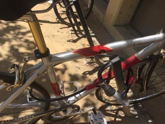 Lightweight Specialized bike with wire and U-lock 4