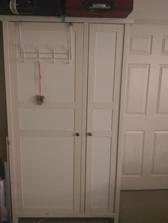 2 doors closet, Excellent condition!! +30 hangers free 1