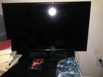 31" flatscreen HDTV 2