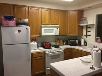 Room w Private Bathroom in 3BD/3BA townhouse near San Antonio Caltrain 1