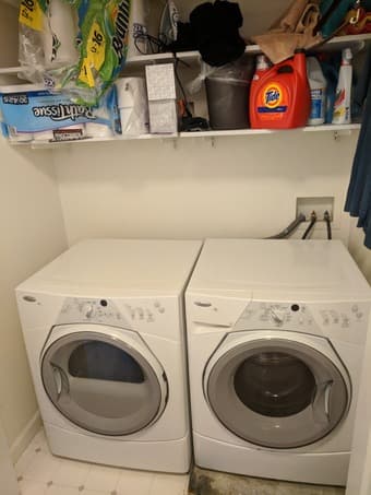 Room w Private Bathroom in 3BD/3BA townhouse near San Antonio Caltrain 3