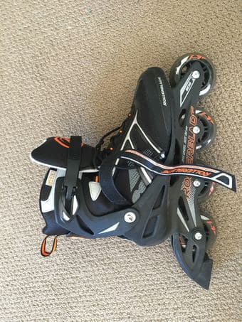 Zetra rollerblades, size 10 and knee/elbow/wrist protection 2