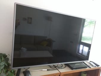 =========LG 47" LED HDTV. Pick up in EV.========= 1