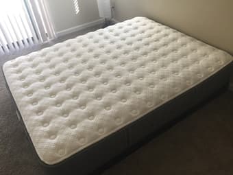 <1 year Stearns & Foster Luxury Firm Queen (Made in California) 3