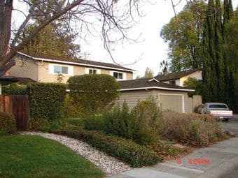 Palo Alto master bedroom+bathroom in house with 4 girls 1