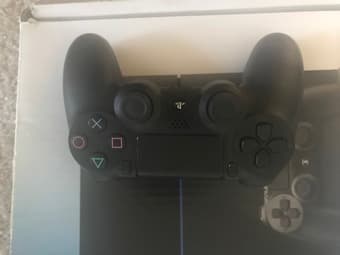 Play station 4 + 2 games for sale 2