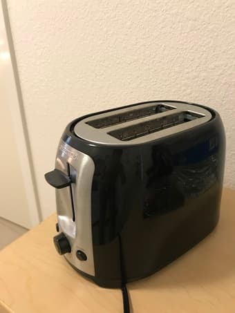 Moving Sale: Black + Decker 2-Slice Slot Toaster 2