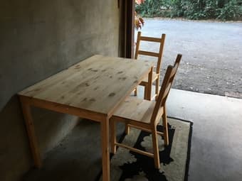 Table + 2 chairs 1