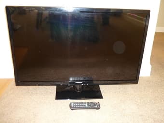 Panasonic Viera 32" LED HDTV 1