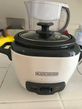Rice cooker (small - 3 cups) 1