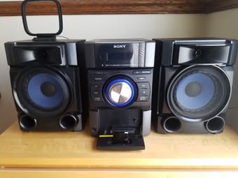 Sony MHCEC709iP Mini Hi-Fi Shelf System 1