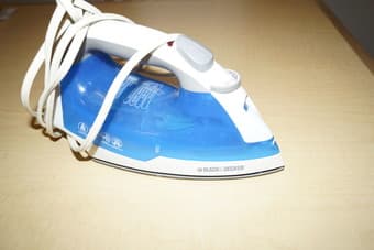 black and decker iron 1