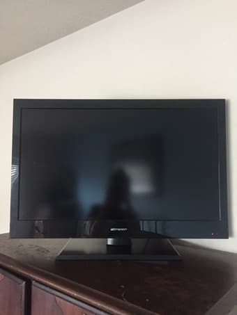 32'' Emerson Flat Screen LCD TV, 720p 1