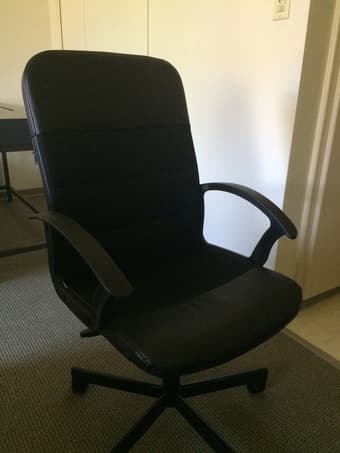 Comfy chair (like new!) 1