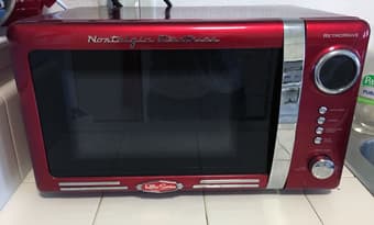 Nostalgia Electrics - retro looking microwave! 1