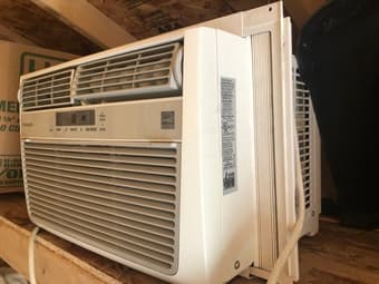 Air Conditioner - in window, Frigidaire, Like New 3