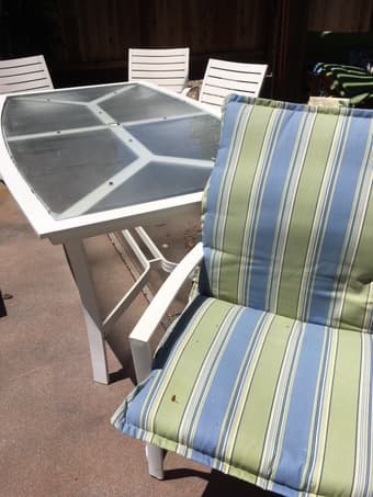 Patio table & 4 chairs with cushions 1