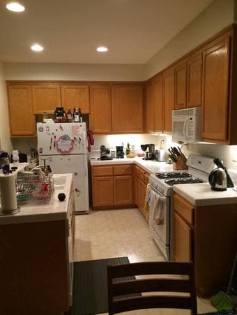 Single in 4br/2.5 ba house in East Palo Alto 3