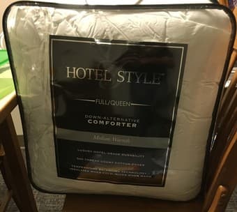 Full/Queen comforter (USED ONCE), OBO 1