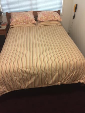 Towels , blankets and sheets 3