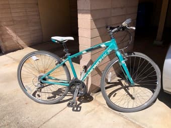 Hybrid Bike for 5'2" to 5'7" w/ helmet, lock, lights 2