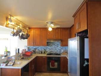 San Carlos Hills Room Available in 4 Bed/3 Bath House 2