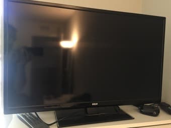 32" RCA LED LCD full HD TV (with free roku) 1