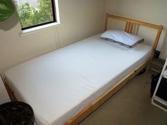 Bedframe inclusive Mattress and Pillow 2