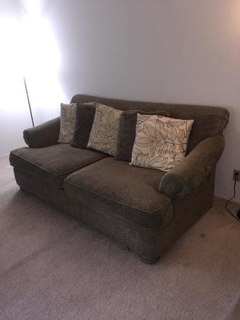 Couch in good condition 3
