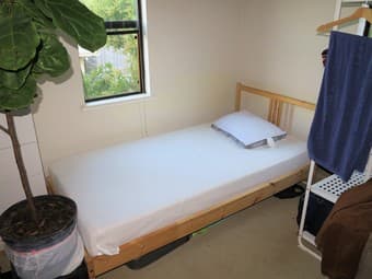 Twin size bed incl. mattress 1