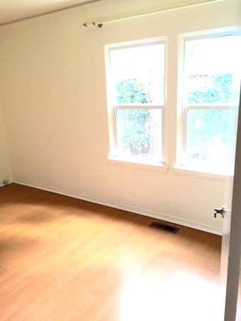 room in nice house 2