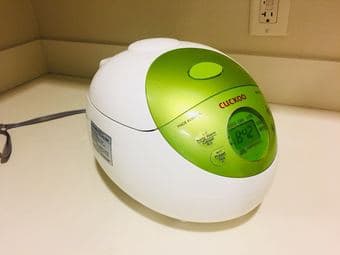 Moving Sale - rice cooker, tea kettle, bowls, floor lamp, plates etc 1