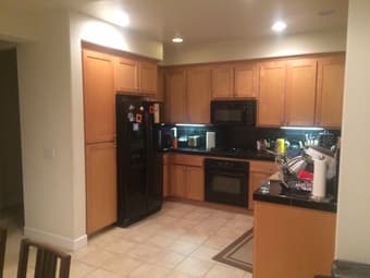 Fully Furnished rooms in 3 bed/3 bath townhouse (no lease) 3