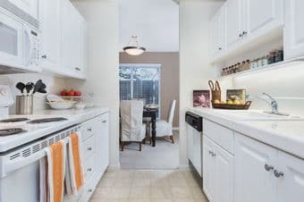 One bedroom apartment in Oak Creek 1