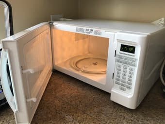 Hamilton Beach 1.1 cu ft Microwave  1000 watts 2